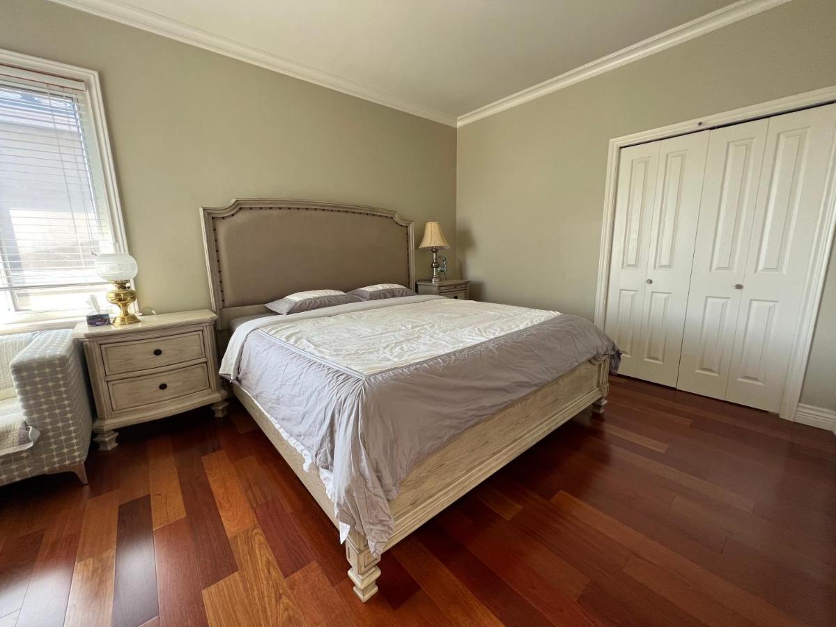 A Cozy Bedroom With A Private Washroom Close To Yvr Richmond Exterior foto