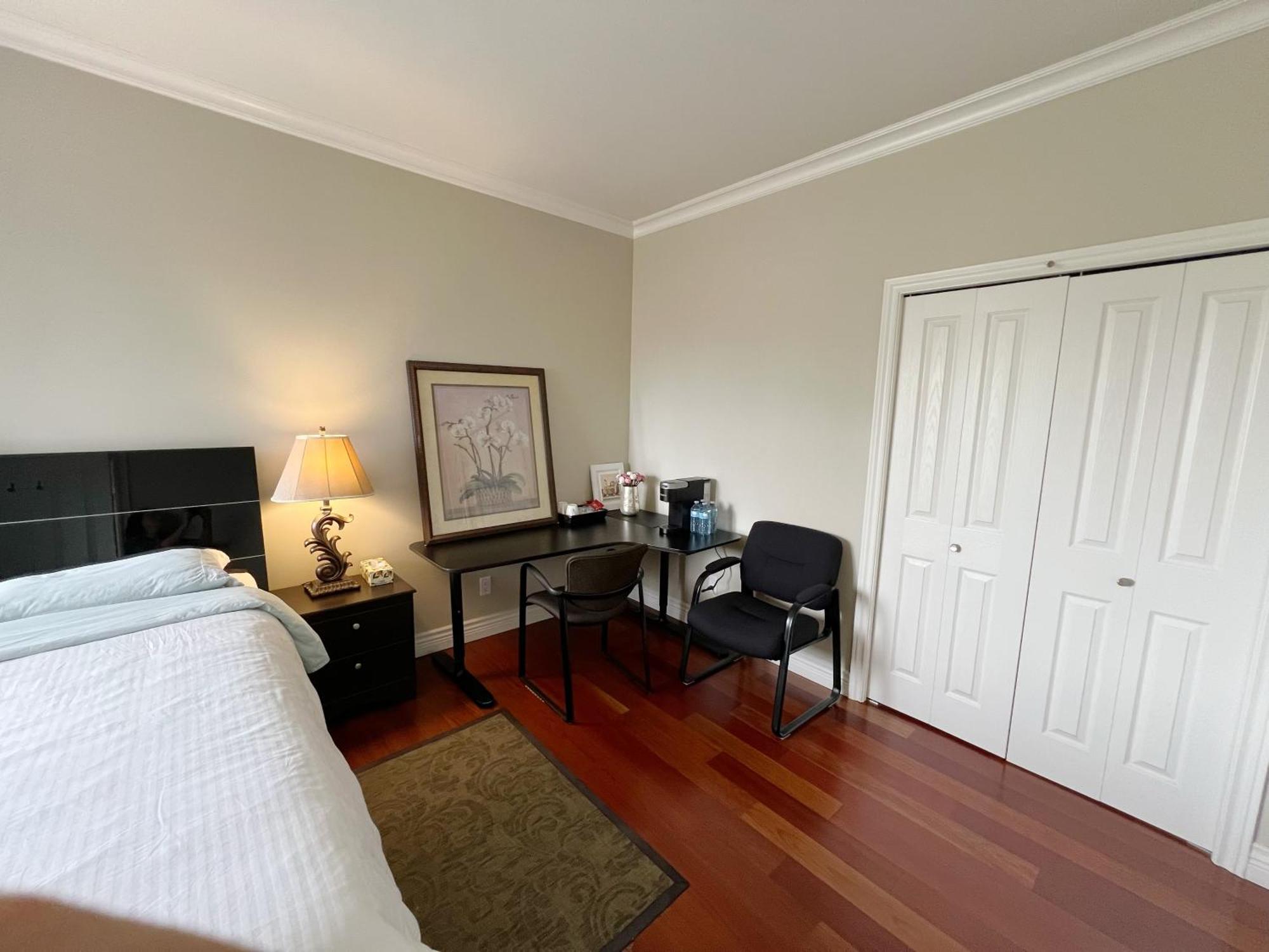 A Cozy Bedroom With A Private Washroom Close To Yvr Richmond Exterior foto