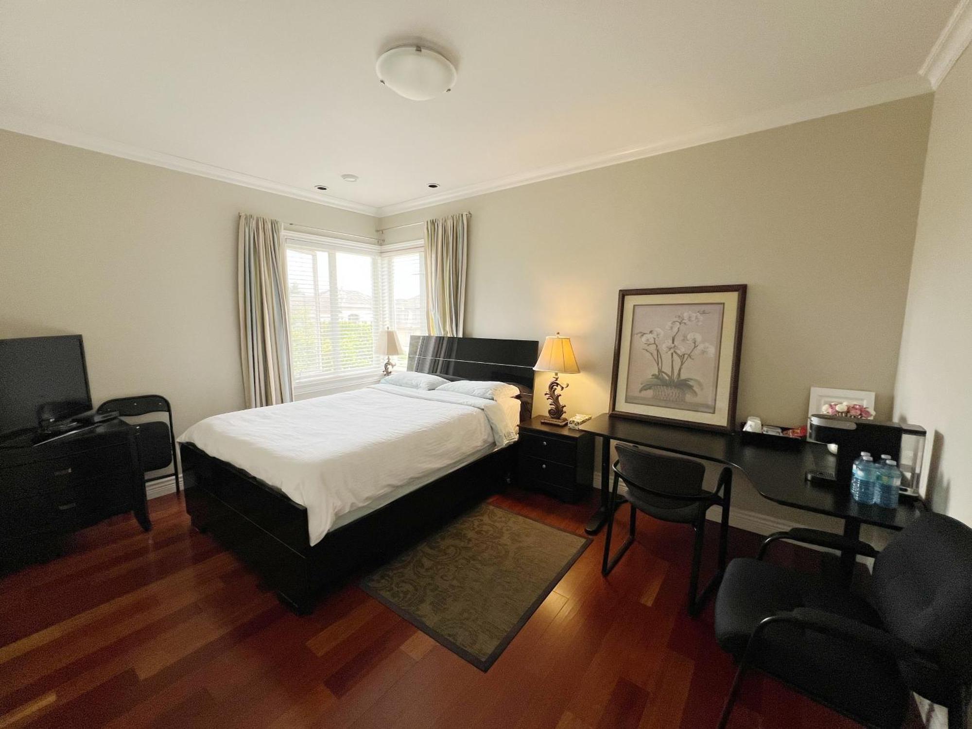 A Cozy Bedroom With A Private Washroom Close To Yvr Richmond Exterior foto